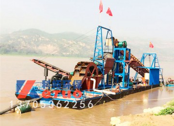 挖沙船